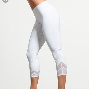 Alo yoga cropped white legging with mesh